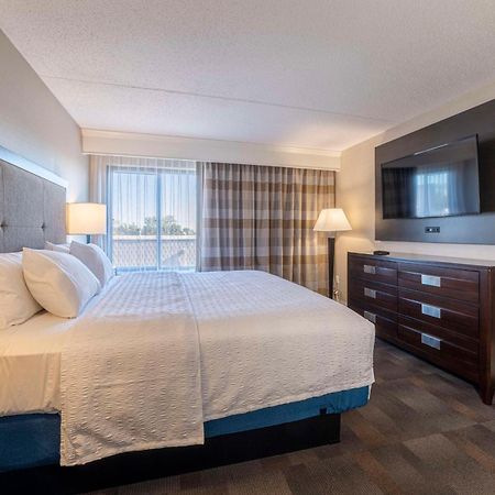 Hampton Inn Carlstadt At The Meadowlands Exterior photo