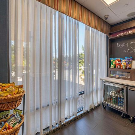 Hampton Inn Carlstadt At The Meadowlands Exterior photo