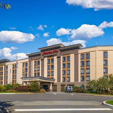Hampton Inn Carlstadt At The Meadowlands Exterior photo