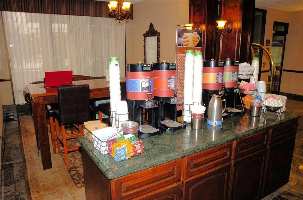 Hampton Inn Carlstadt At The Meadowlands Restaurant photo