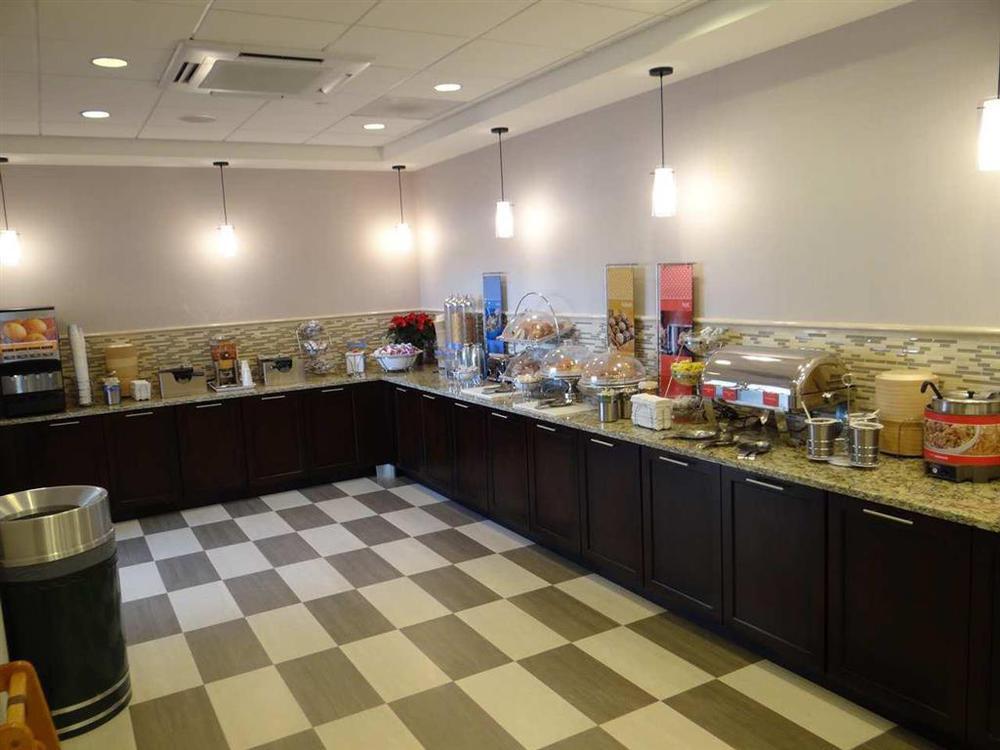 Hampton Inn Carlstadt At The Meadowlands Restaurant photo