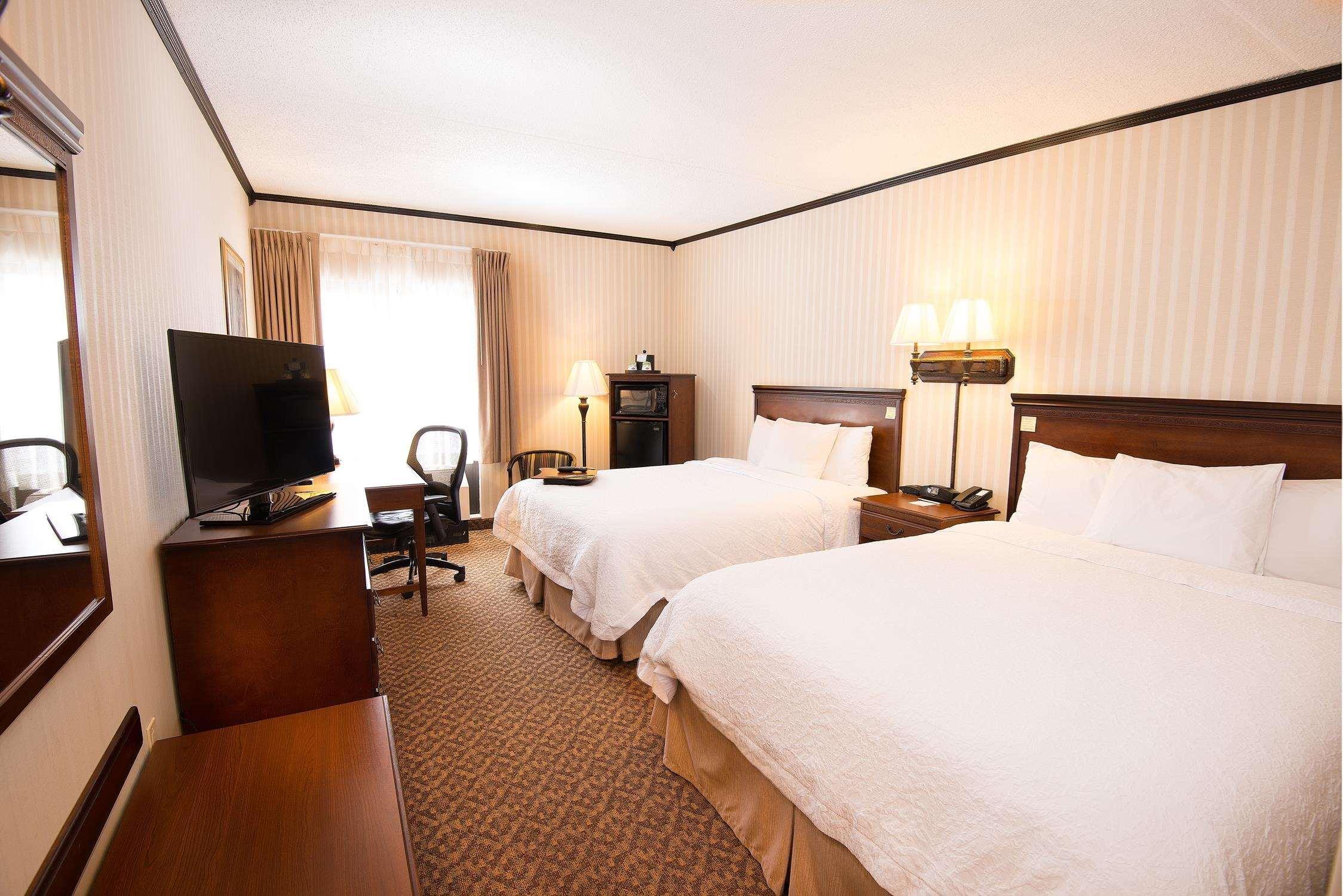 Hampton Inn Carlstadt At The Meadowlands Exterior photo