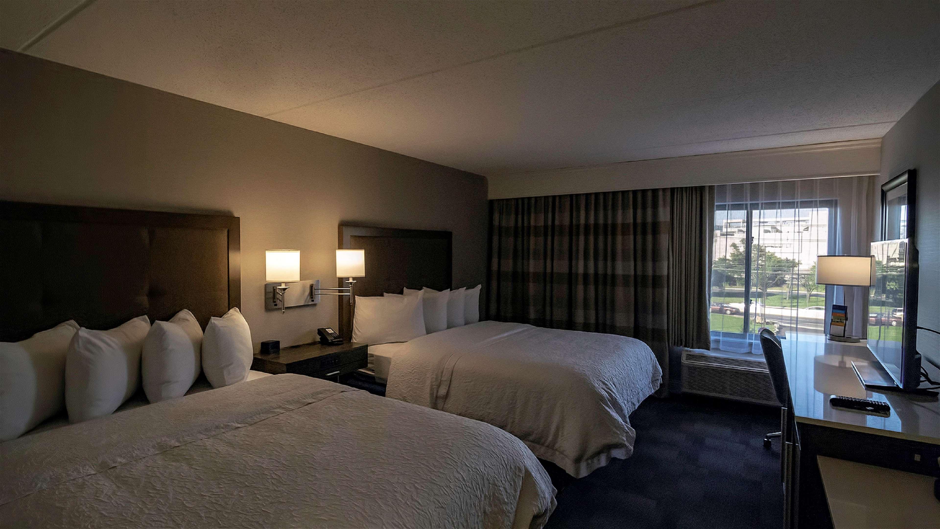 Hampton Inn Carlstadt At The Meadowlands Exterior photo