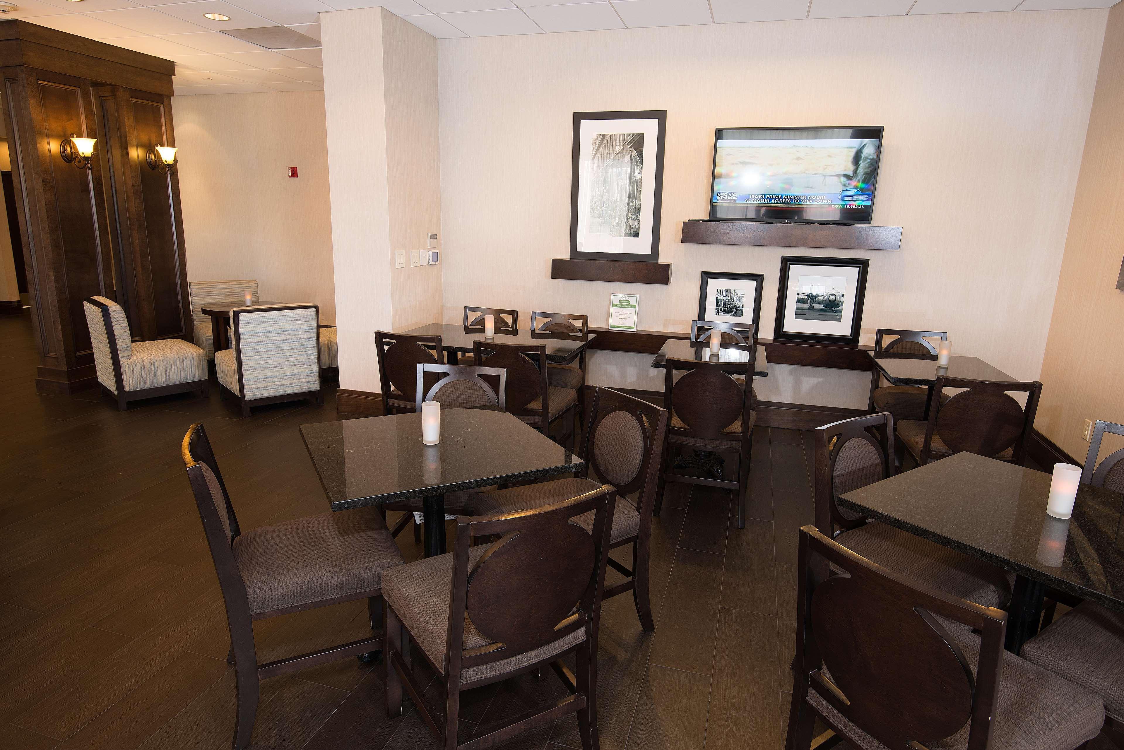 Hampton Inn Carlstadt At The Meadowlands Exterior photo