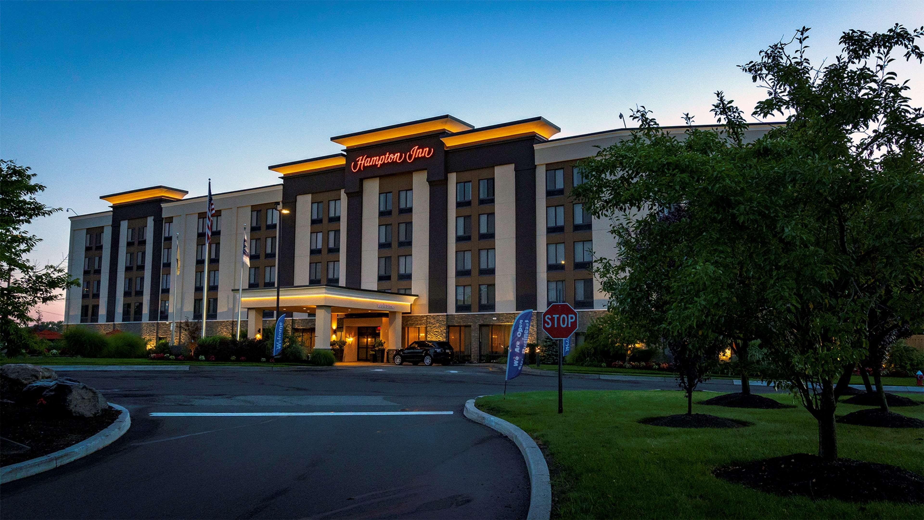 Hampton Inn Carlstadt At The Meadowlands Exterior photo
