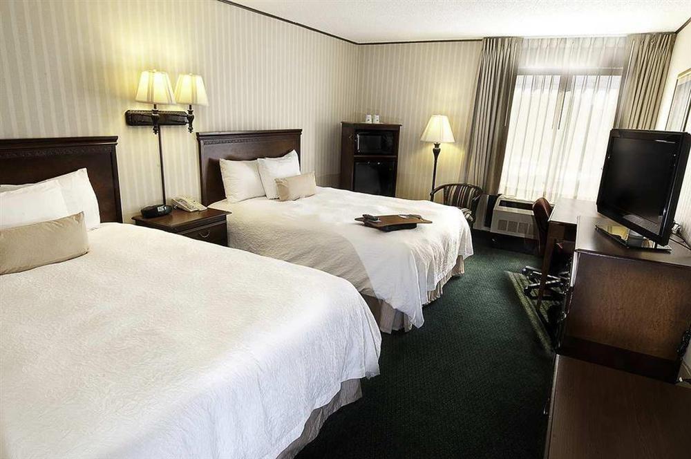 Hampton Inn Carlstadt At The Meadowlands Room photo