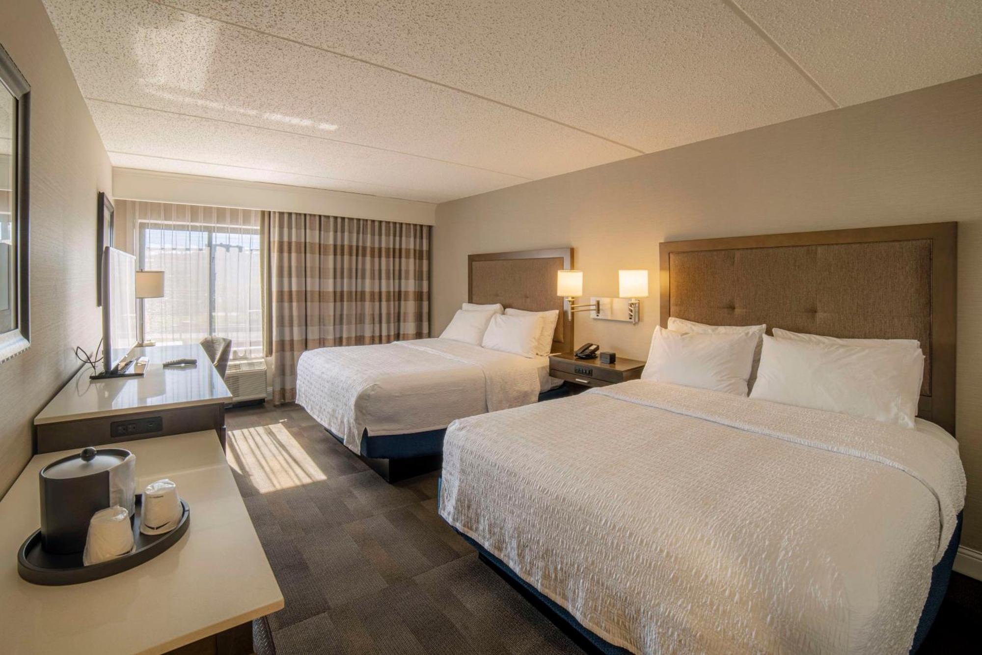 Hampton Inn Carlstadt At The Meadowlands Exterior photo