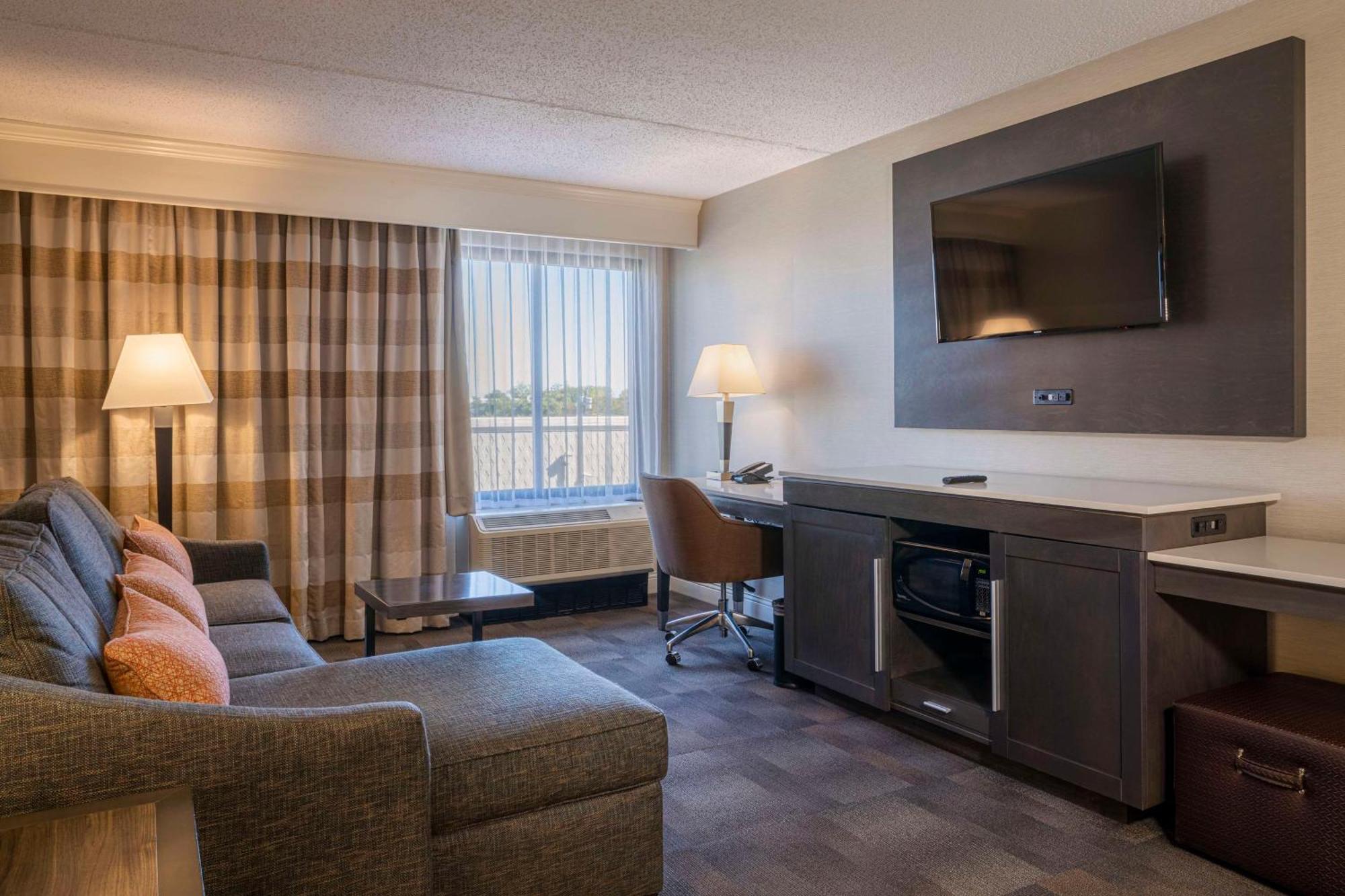 Hampton Inn Carlstadt At The Meadowlands Exterior photo