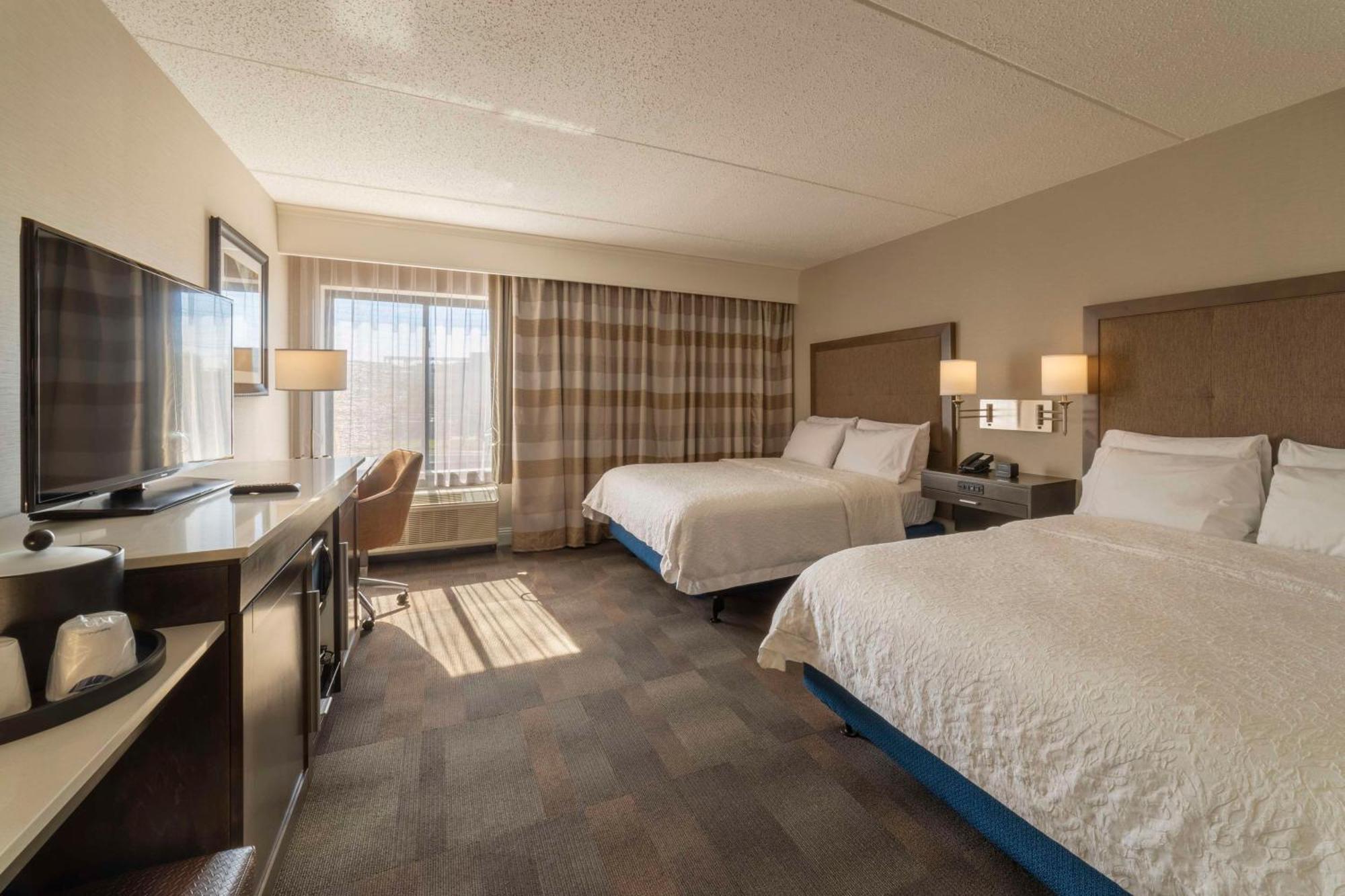 Hampton Inn Carlstadt At The Meadowlands Exterior photo
