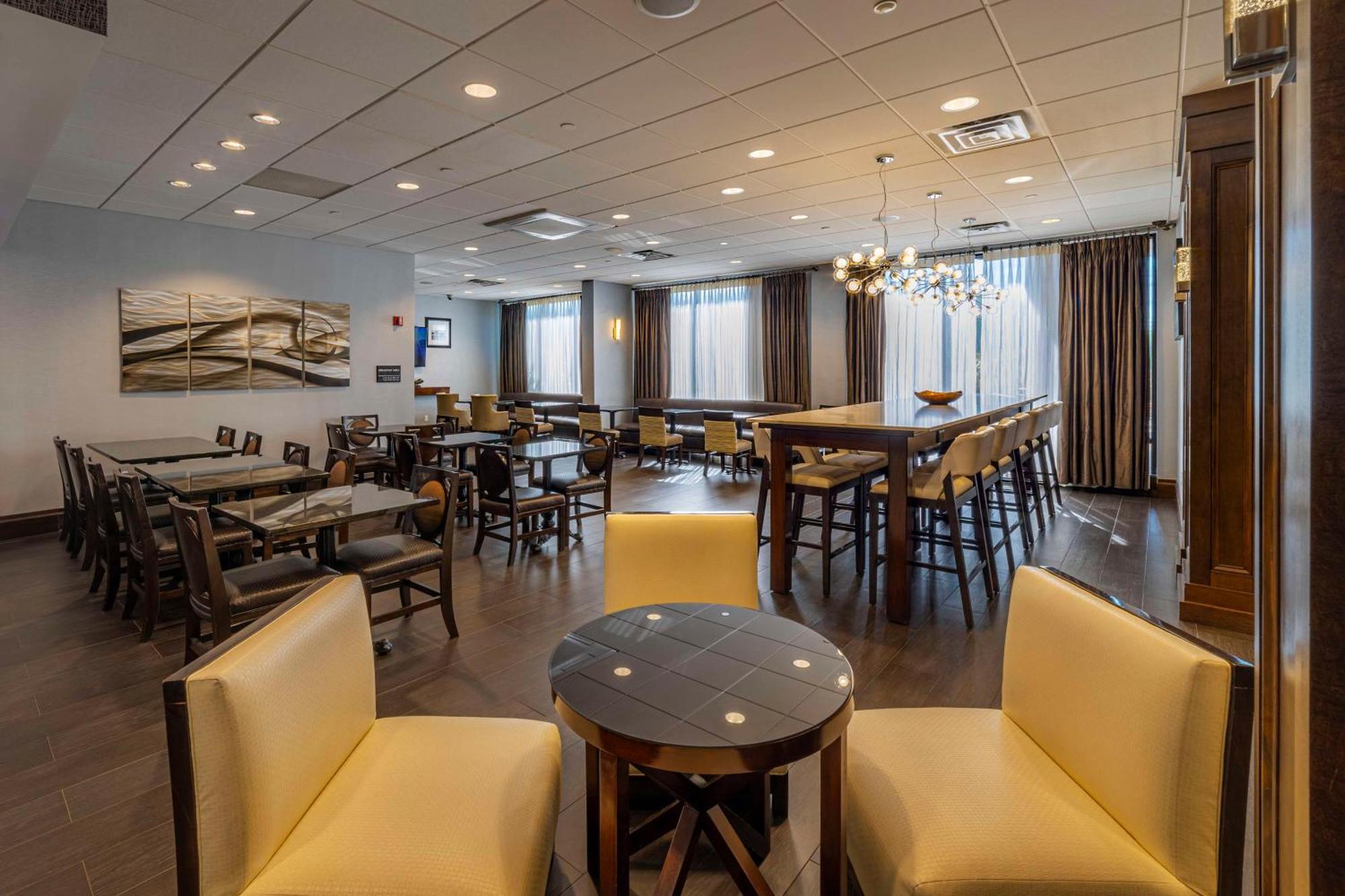 Hampton Inn Carlstadt At The Meadowlands Exterior photo