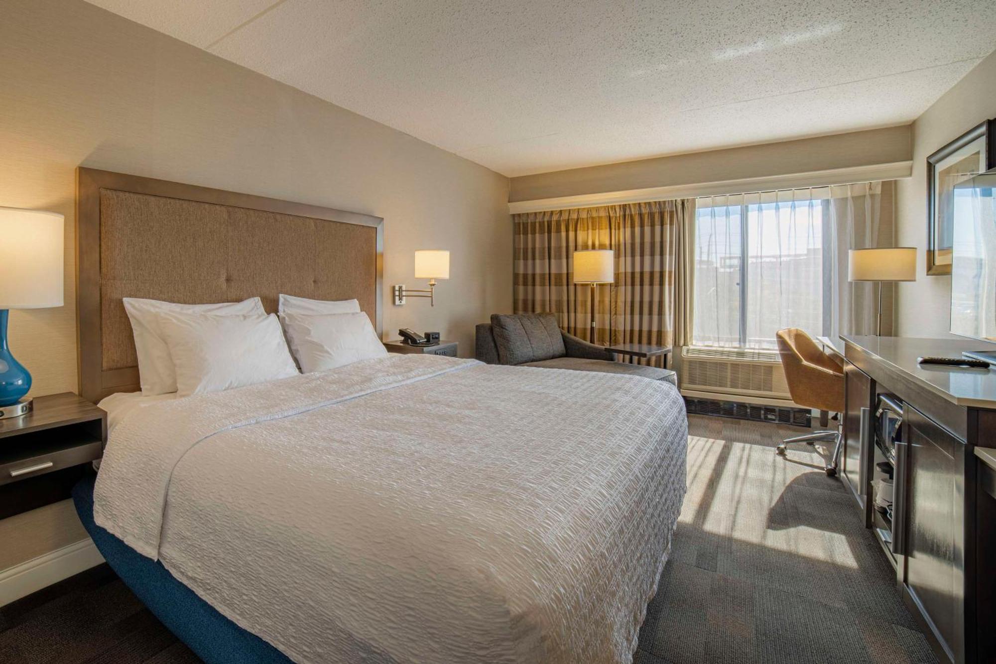 Hampton Inn Carlstadt At The Meadowlands Exterior photo