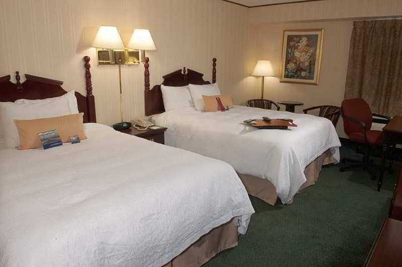 Hampton Inn Carlstadt At The Meadowlands Room photo