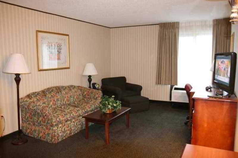 Hampton Inn Carlstadt At The Meadowlands Exterior photo