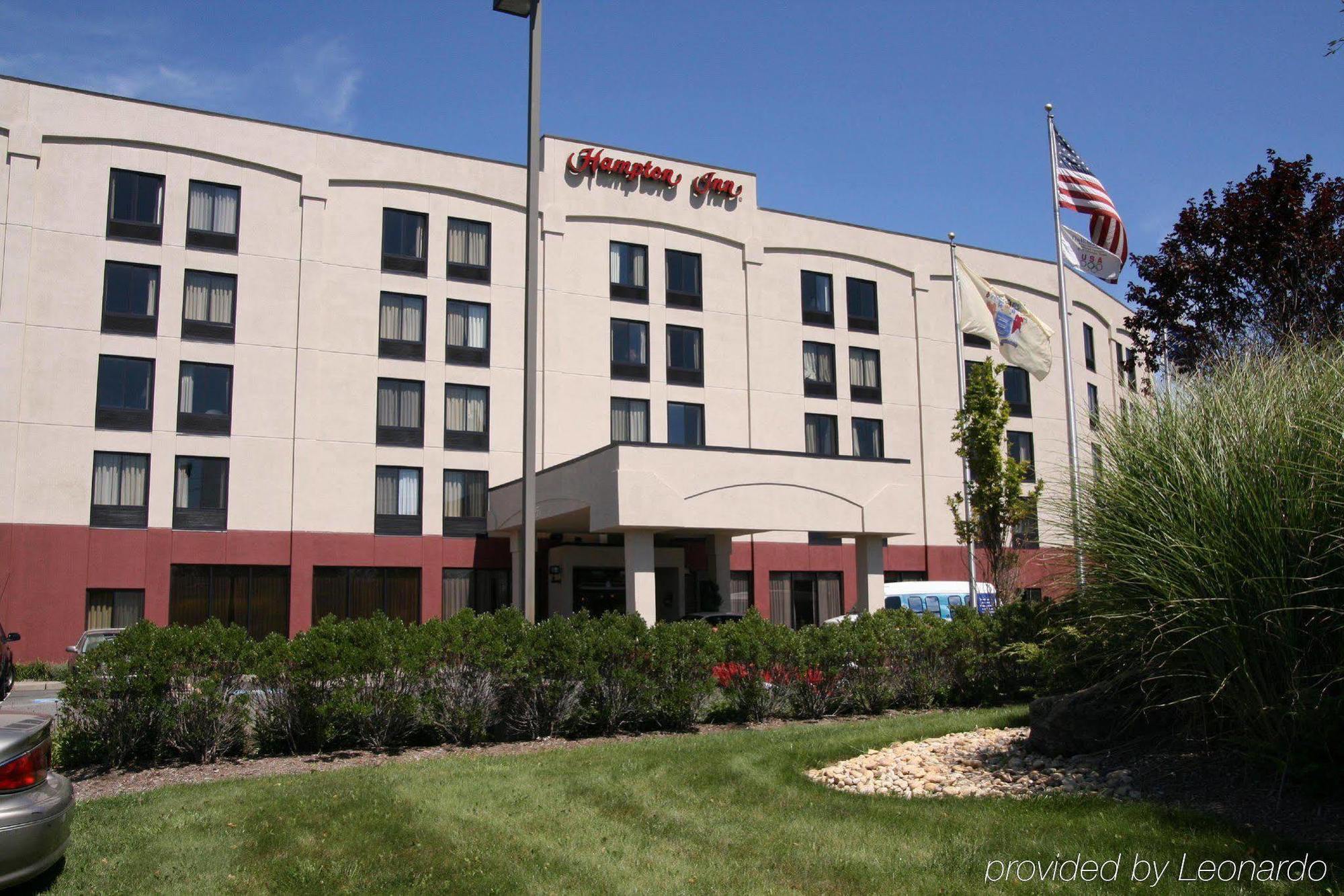 Hampton Inn Carlstadt At The Meadowlands Exterior photo